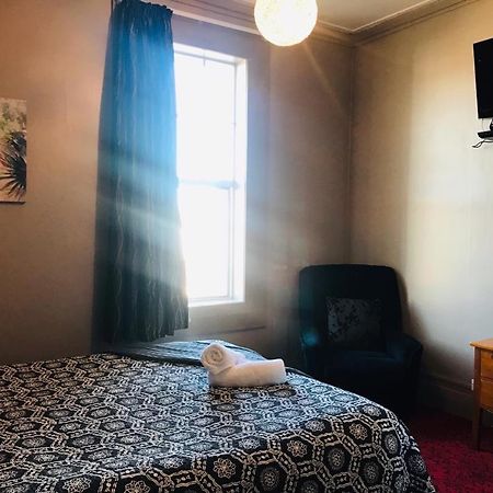 Otautau Hotel Екстериор снимка