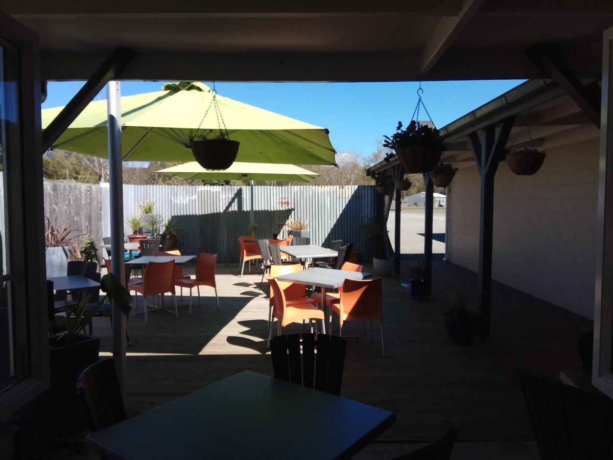 Otautau Hotel Екстериор снимка
