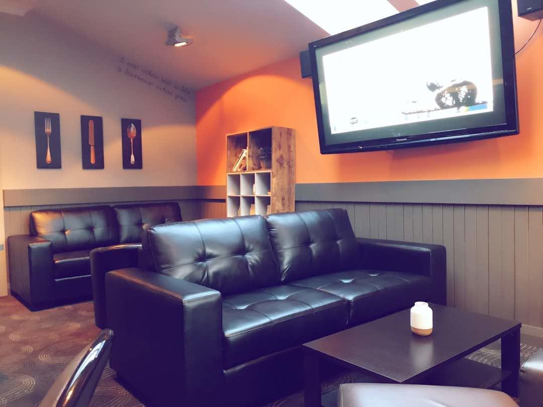 Otautau Hotel Екстериор снимка