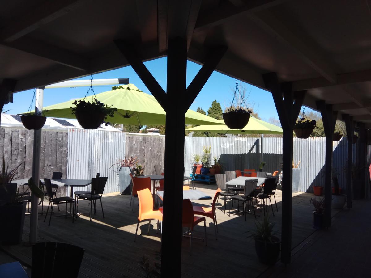 Otautau Hotel Екстериор снимка