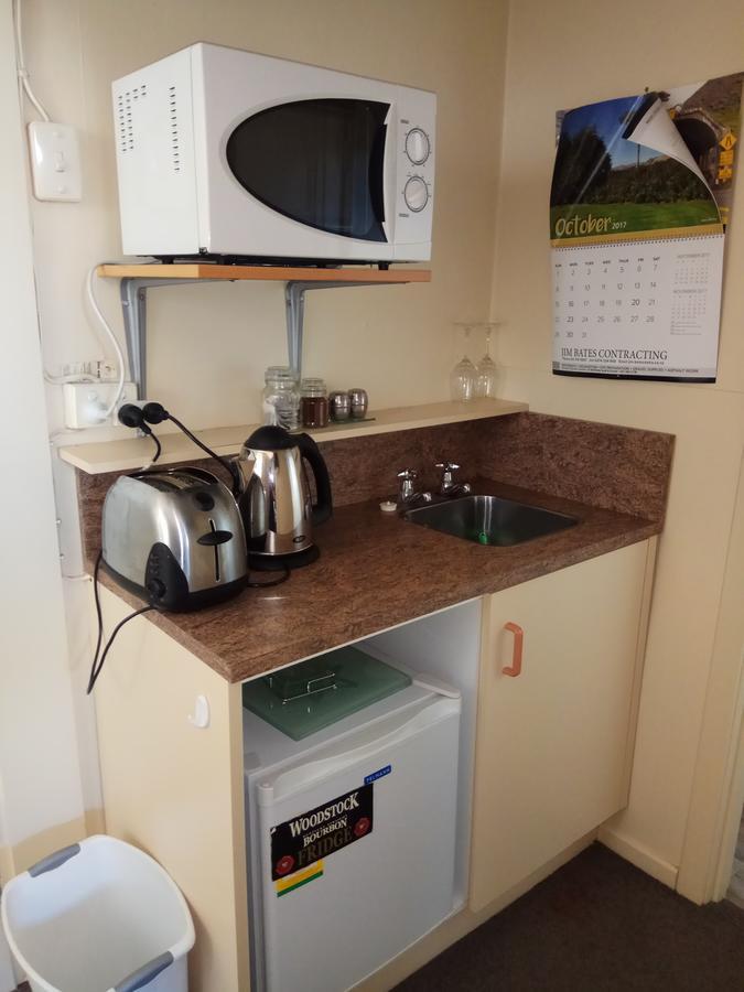Otautau Hotel Екстериор снимка