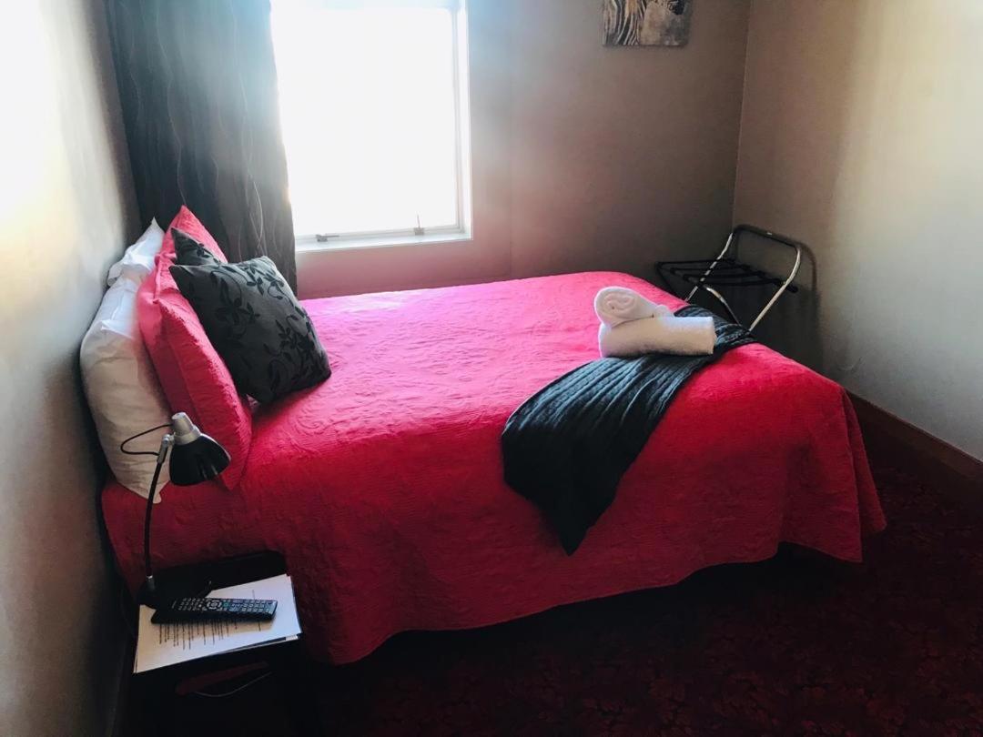 Otautau Hotel Екстериор снимка
