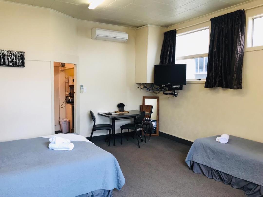 Otautau Hotel Екстериор снимка